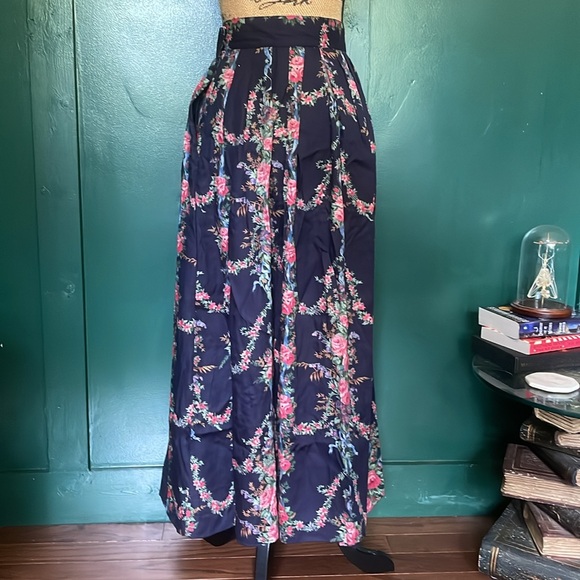 True Vintage Cottagecore Midi-Skirt with Spring-Ready Floral Motif - Picture 3 of 4